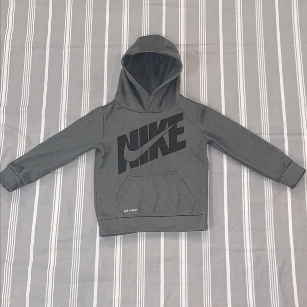 ⬛️Nike Dri-Fit Boys 2T hoodie!